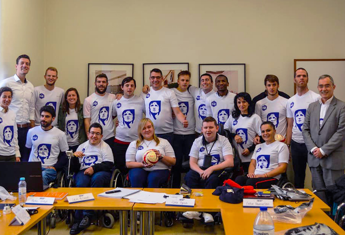 Football For All Leadership Programme class of 2018 with Johan Cruyff t-shirts gifted by the Johan Cruyff Foundation